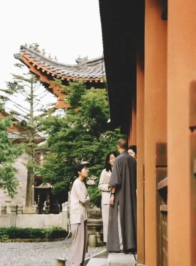 第一批甘露寺在逃打工人提前还俗？别笑，这才是2025年游戏圈最清醒的选择