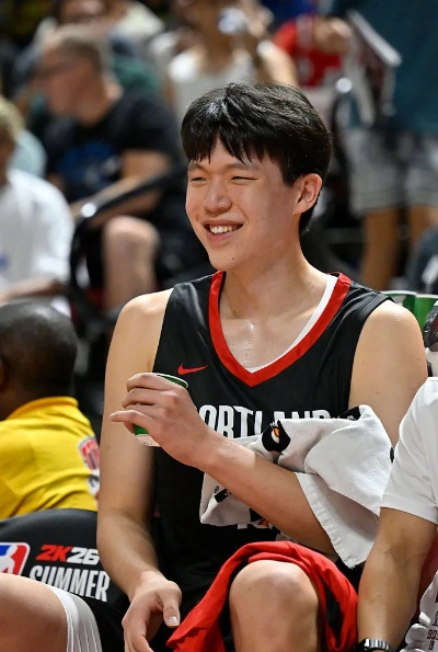 杨瀚森NBA生涯首秀：挑战伊迪，开启新篇章