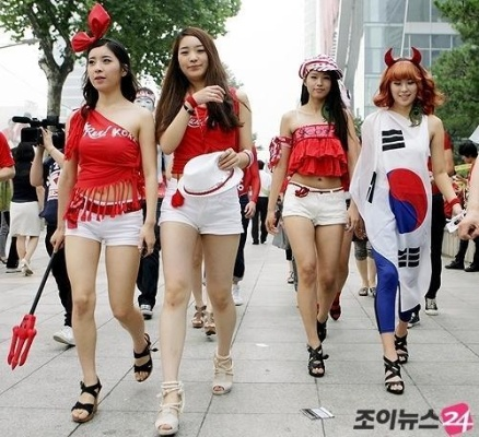 东西方游戏女神风采对决：中日韩美女引领潮流