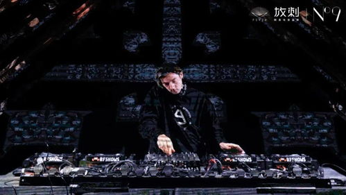 《光影传奇：33号远征队总监致敬坂口博信，创新传承新篇章》