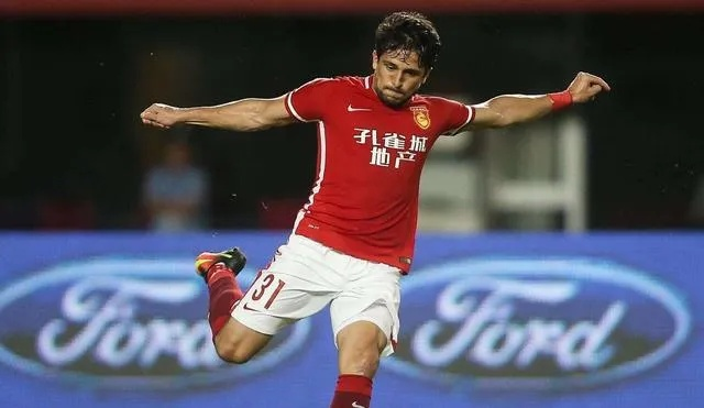 中场坚盾铸辉煌,低调基石固如金 中场坚盾铸辉煌,低调基石固如金