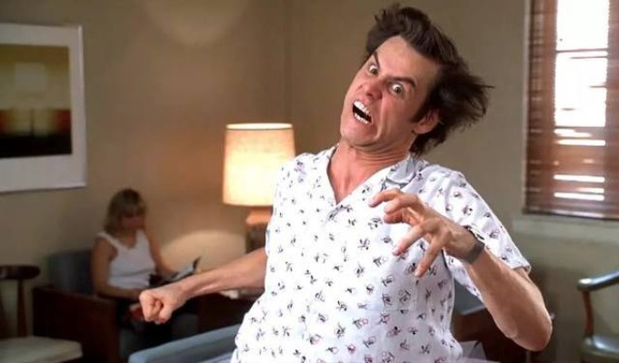 金凯瑞2025最新电影藏了多少反套路？看完我终于懂他的疯癫进化史