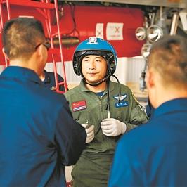 太空激战玩家都在藏的3个翻盘套路，为什么你总输在舰载机调度？