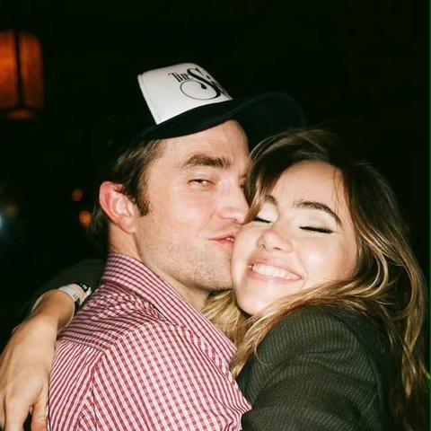 罗伯特·帕丁森新女友曝光？游戏玩家才懂的「隐藏联动」藏不住了！