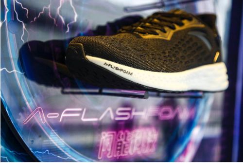 糖浆填充鞋面，揭秘全新科技运动鞋惊艳亮相