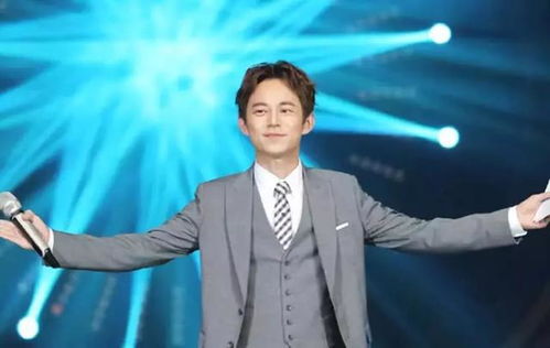 何炅20年珍藏何氏水杯，粉丝原味癖引热议