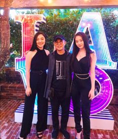 62岁李连杰九华山与女儿同框,岁月痕迹见证父女情深 62岁李连杰九华山与女儿同框,岁月痕迹见证父女情深