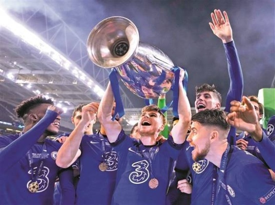 金杯荣耀加身，蓝衣斗士巴黎称霸传奇归来