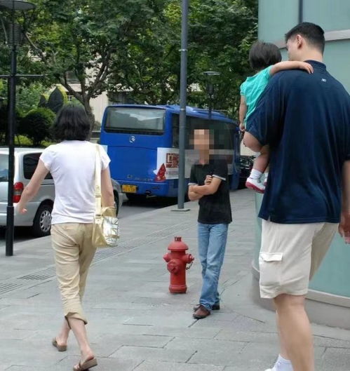 身高2米姚明父女亮相，15岁姚沁蕾沉稳大方引关注