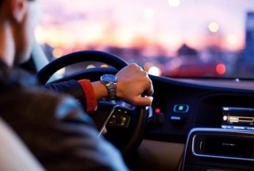 网约车司机疲劳驾驶自救奇招:狂歌猛唱险失控 网约车司机疲劳驾驶自救奇招:狂歌猛唱险失控