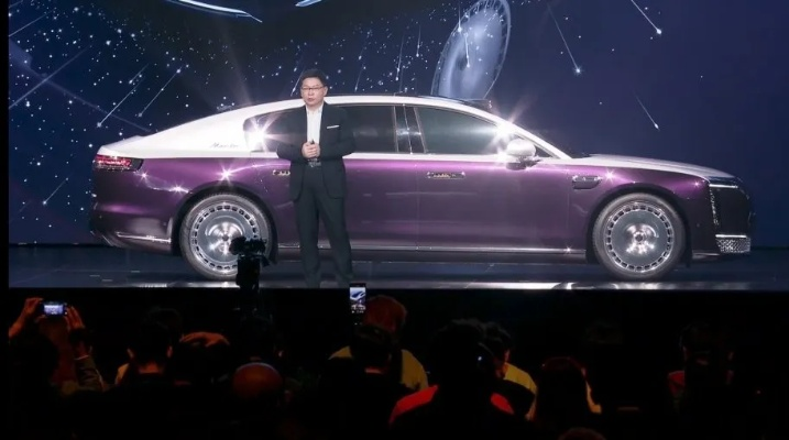 李连杰荣耀驾驭！第1万辆尊界S800量产车诞生