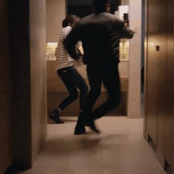 霸王茶姬创始人婚礼盛况揭秘：金光闪耀见证爱情新篇章