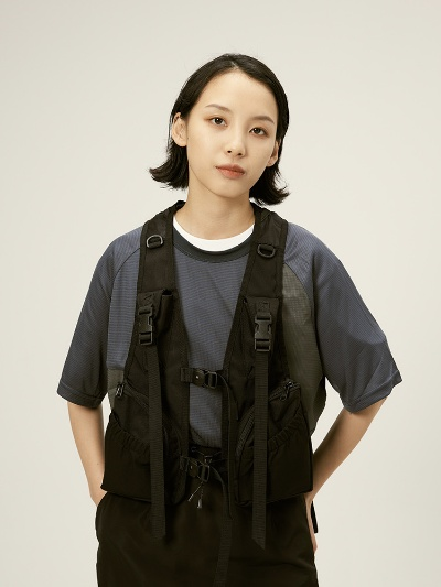 加藤小夏PS联名潮服模特照曝光，时尚新品抢“鲜”看！