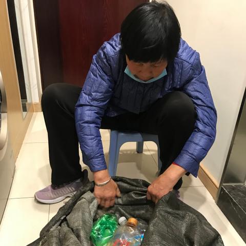 脑瘫女孩3年奇迹还债40万，感人故事引关注！