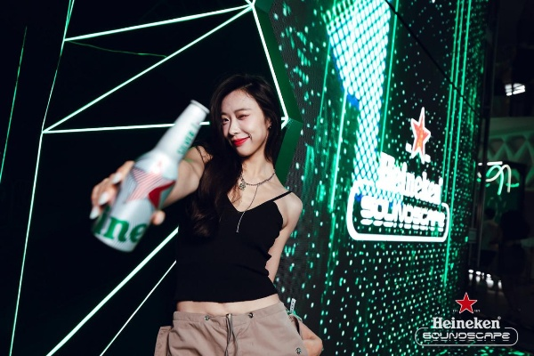 互动影游《嘘，美女拍摄中》首发惊爆价60元，独家体验新潮流！