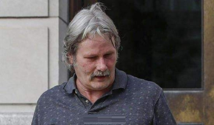 罗伯莱纳之子涉嫌谋杀父母，死刑判决引关注