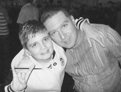 罗伯莱纳之子涉嫌谋杀父母，死刑判决引关注