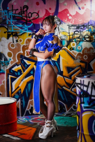 春丽小姐姐黑丝诱惑，肉腿粗到极致惊艳眼球