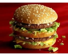 全球“穷鬼”怒了！麦当劳汉堡缩水诉讼战引发全民热议