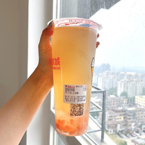 好莱坞首秀！蜜雪冰城饮品2-5美元，热销800杯惊艳登场