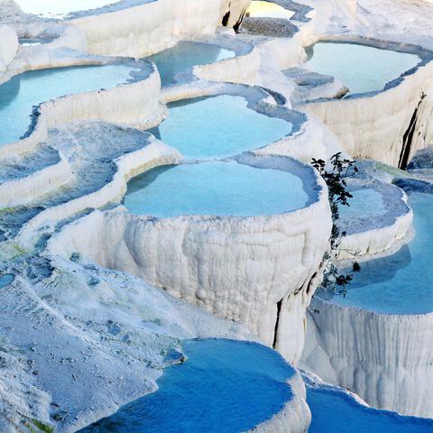 冬日温泉新体验，线条小狗「呱呱乐」DLC暖心上线