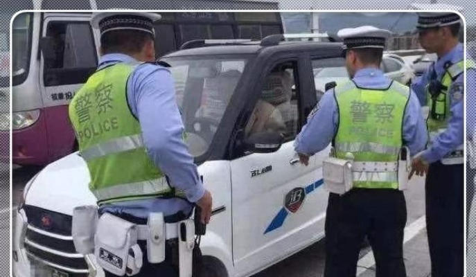 五菱宏光载11人考驾照,驾照被查当场吊销惊曝新规 五菱宏光载11人考驾照,驾照被查当场吊销惊曝新规