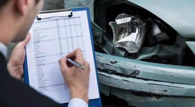 保险生效疑云：车主凌晨出事，保险公司拒赔真相揭秘！