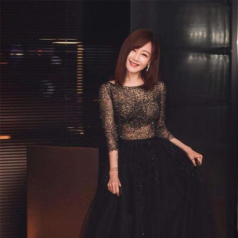 美照曝光：新装黑丝梨体模，吸睛指数爆表！