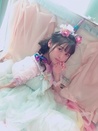 粉嫩肌肤诱惑升级，上坂堇生日美照曝光新风尚