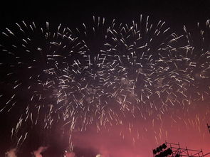 小米17 Ultra夜拍巅峰，烟花样张惊艳夜神称号实至名归