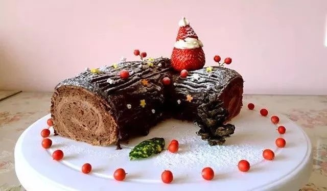 1288元圣诞树桩蛋糕引密恐热议，网友：价格昂贵却恐密恐症发作