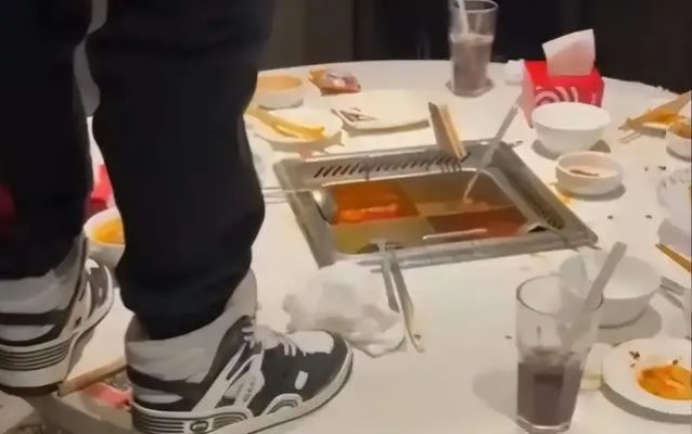 海底捞悲剧赔偿220万,家长痛心揭露惊人内幕震撼人心 海底捞悲剧赔偿220万,家长痛心揭露惊人内幕震撼人心