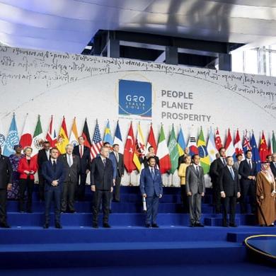 微软辟谣：利润目标传闻不实，真相揭晓！