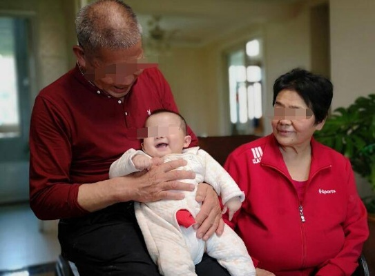 孙子蹦跳引发动脉危机，揭秘祖孙温馨瞬间险象环生