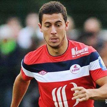 红蓝战场新王显威，灵动射术绘弧线绝技