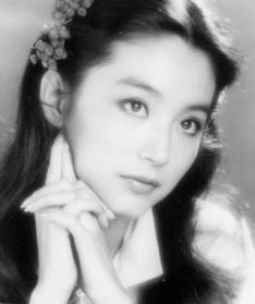 61岁张曼玉素颜惊艳，肌肤光泽眼神有神，揭秘自然美态