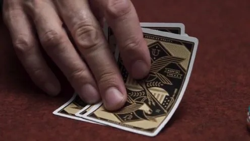 幸运牌手真的靠运气？职业玩家揭秘，从概率到心理的3层赢牌逻辑