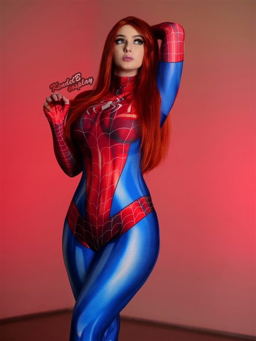 漫威战衣加身，COS隐形女上演超级对决！