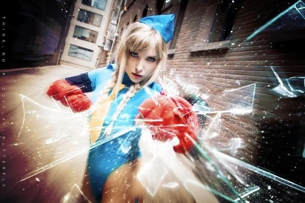 隐形女金耀光COS盛宴，圣诞魅力新解读