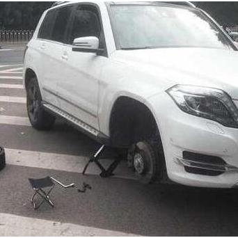 印度首发!奥迪电动三蹦子雨棚版,售价1.2万,环保出行新选择 印度首发!奥迪电动三蹦子雨棚版,售价1.2万,环保出行新选择