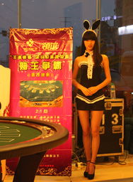 圣诞狂欢女巨人，红袜高跟狂踩都市盛宴