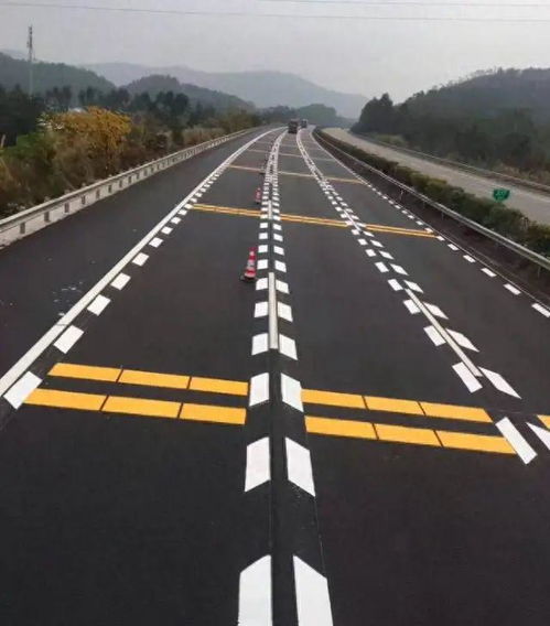 数公里高速路减速带施工安全升级，交警详解新举措