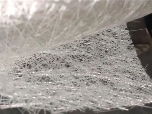 玻璃纤维材质火毯触感惊心:男子徒手摸灭双手刺痛体验震撼 玻璃纤维材质火毯触感惊心:男子徒手摸灭双手刺痛体验震撼