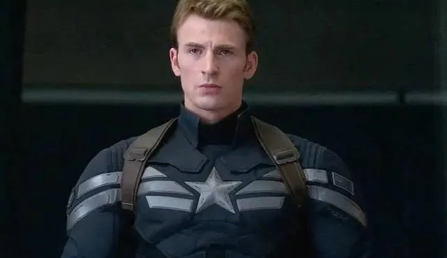 克里斯埃文斯回归引争议，黑人美队变身新英雄，挑战经典角色重塑