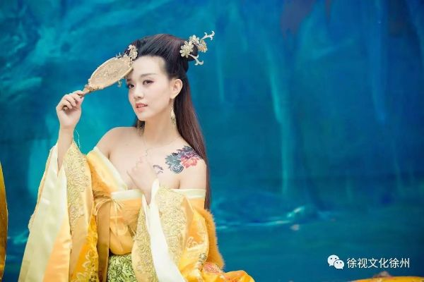 《剑星》体模古装惊艳亮相:白纱仙裙尽显古典禁欲美 《剑星》体模古装惊艳亮相:白纱仙裙尽显古典禁欲美