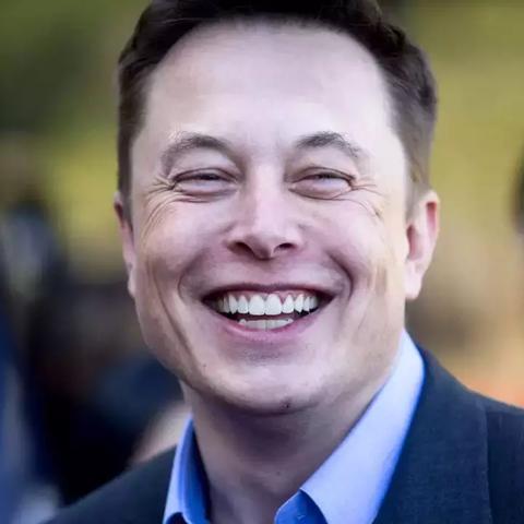 宇树机器人工程师遭恶毒一脚，马斯克笑评引热议