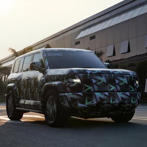 比亚迪方程豹轿车谍照首曝，动感线条演绎时尚新风尚