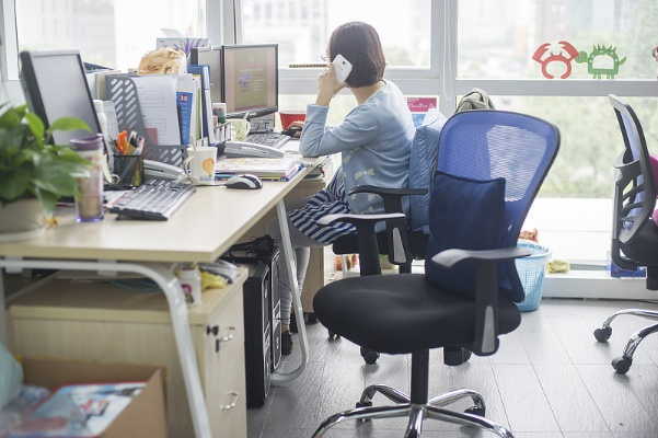 《泡面香浓》办公新体验，揭秘《抵抗者》工作室独特魅力