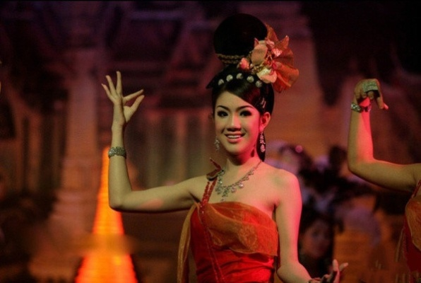 游戏里的人妖皇后凭什么让玩家疯追？从机制到玩法的3层深度拆解