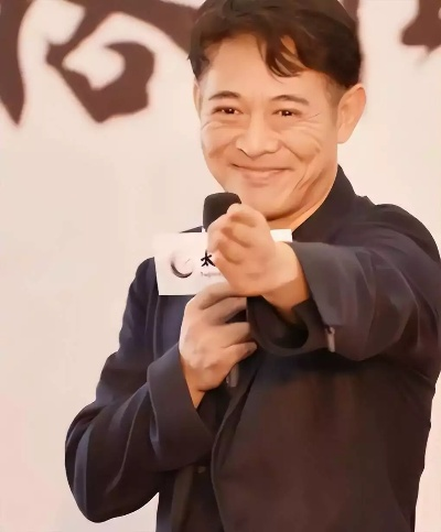 李连杰正面回应换心传闻：从容应对生死轮回，展现生命新境界